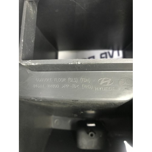 Консоль центральная Hyundai i30 2007-2012 846112R800